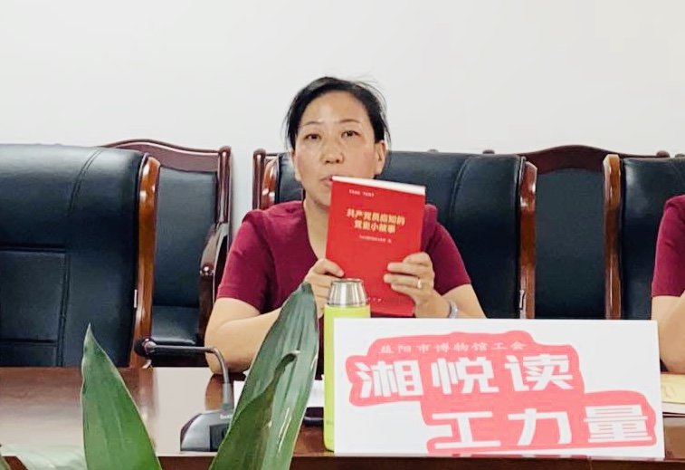 袁宁波推荐红色书籍.jpg